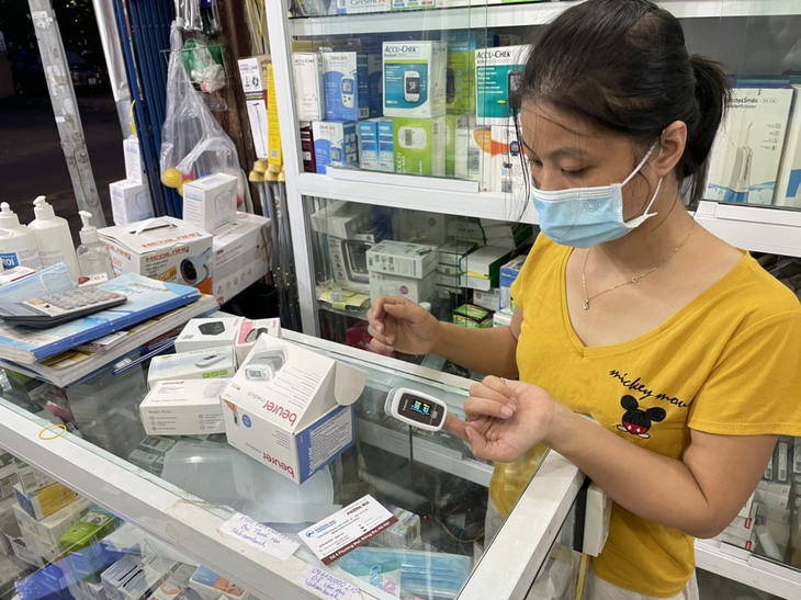 Dùng máy đo SpO2 trôi nổi, nguy hiểm cho người bệnh  - Ảnh 1.