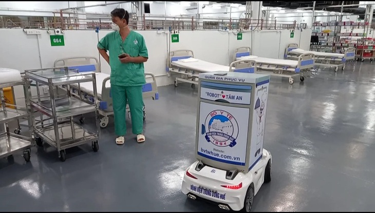 BV Trung ương Huế đưa robot vào hỗ trợ và hối hả nhận bệnh nhân COVID-19 ở Trung tâm Hồi sức tích cực tại TP.HCM - Ảnh 5. BV Trung ương Huế đưa robot vào hỗ trợ và hối hả nhận bệnh nhân COVID-19 ở Trung tâm Hồi sức tích cực tại TP.HCM - Ảnh 5.