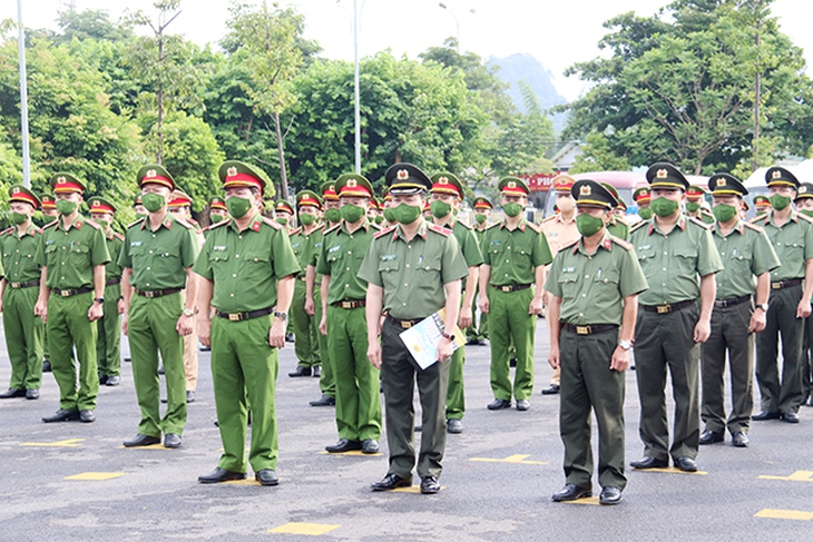 Xuất hiện nhiều ca cộng đồng, Sơn La chi viện cán bộ y tế, công an hỗ trợ Phù Yên dập dịch - Ảnh 4. Xuất hiện nhiều ca cộng đồng, Sơn La chi viện cán bộ y tế, công an hỗ trợ Phù Yên dập dịch - Ảnh 4.