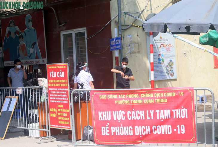 Hà Nội: Xuất hiện thêm loạt ca mắc mới, nhiều ngõ trên đường Nguyễn Trãi được thắt chặt - Ảnh 3. Hà Nội: Xuất hiện thêm loạt ca mắc mới, nhiều ngõ trên đường Nguyễn Trãi được thắt chặt - Ảnh 3.