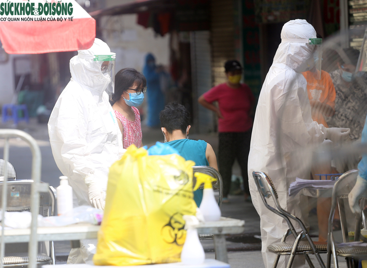 Hà Nội: Xuất hiện thêm loạt ca mắc mới, nhiều ngõ trên đường Nguyễn Trãi được thắt chặt - Ảnh 5. Hà Nội: Xuất hiện thêm loạt ca mắc mới, nhiều ngõ trên đường Nguyễn Trãi được thắt chặt - Ảnh 5.