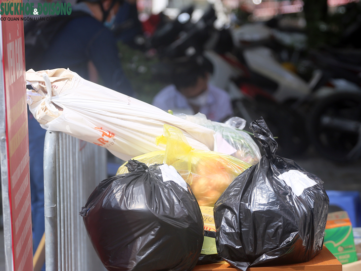 Hà Nội: Xuất hiện thêm loạt ca mắc mới, nhiều ngõ trên đường Nguyễn Trãi được thắt chặt - Ảnh 11. Hà Nội: Xuất hiện thêm loạt ca mắc mới, nhiều ngõ trên đường Nguyễn Trãi được thắt chặt - Ảnh 11.