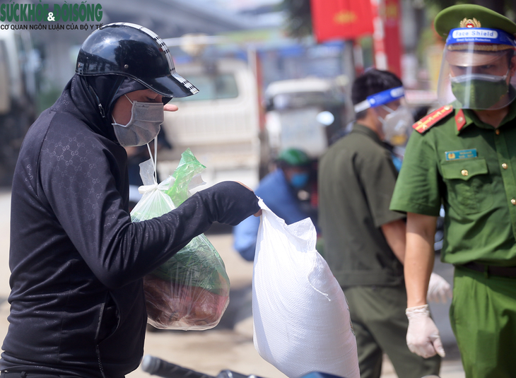 Hà Nội: Xuất hiện thêm loạt ca mắc mới, nhiều ngõ trên đường Nguyễn Trãi được thắt chặt - Ảnh 15. Hà Nội: Xuất hiện thêm loạt ca mắc mới, nhiều ngõ trên đường Nguyễn Trãi được thắt chặt - Ảnh 15.