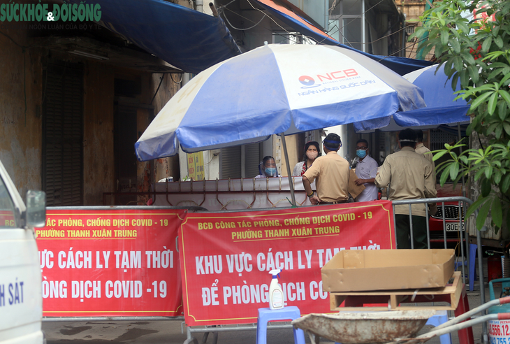 Hà Nội: Xuất hiện thêm loạt ca mắc mới, nhiều ngõ trên đường Nguyễn Trãi được thắt chặt - Ảnh 4. Hà Nội: Xuất hiện thêm loạt ca mắc mới, nhiều ngõ trên đường Nguyễn Trãi được thắt chặt - Ảnh 4.