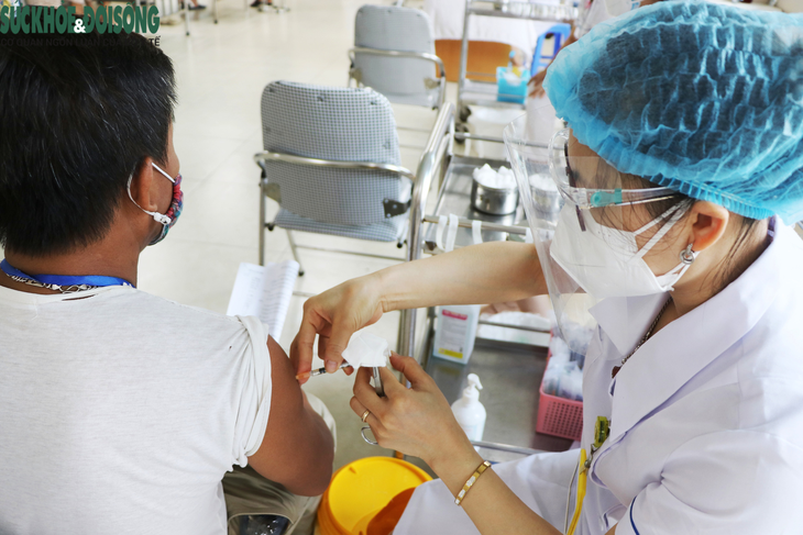 Bệnh nhân điều trị thận nhân tạo phấn khởi vì được tiêm vaccine COVID-19 - Ảnh 5.