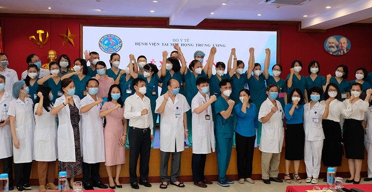 Các "chiến sĩ" Bệnh viện Tai Mũi Họng TW lần 2 vào Trung tâm hồi sức tích cực COVID-19 - Ảnh 1.