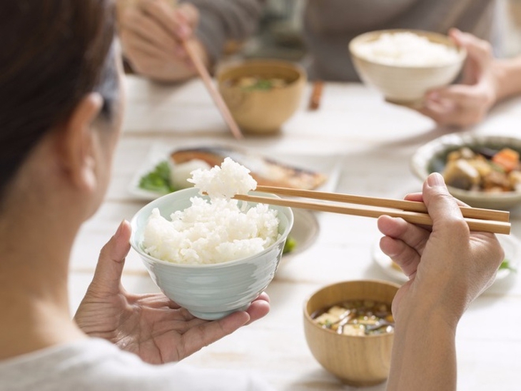 Người cao tuổi đái tháo đường nên ăn gì và hạn chế ăn gì? - Ảnh 1.