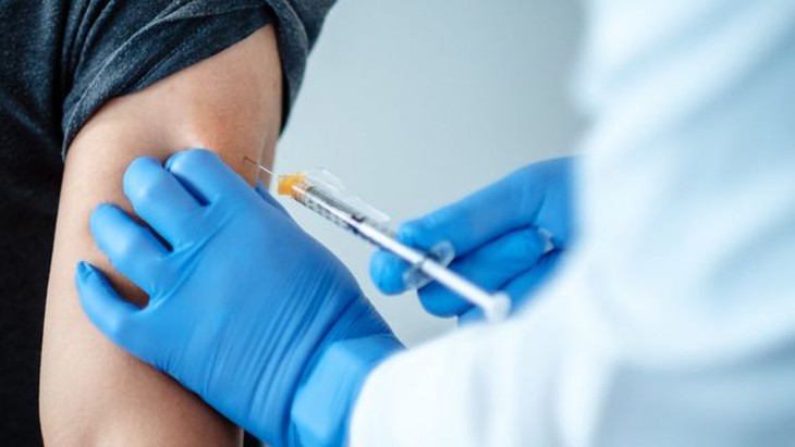 Trước 15/9: Hà Nội, TP HCM và 3 địa phương khác phải hoàn thành tiêm mũi 1 vaccine COVID-19 - Ảnh 1. Trước 15/9: Hà Nội, TP HCM và 3 địa phương khác phải hoàn thành tiêm mũi 1 vaccine COVID-19 - Ảnh 1.