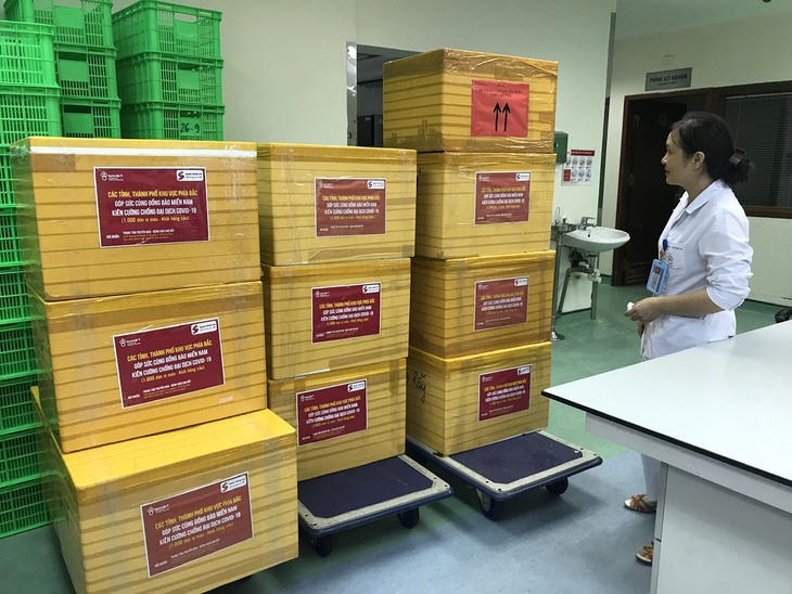 2.000 đơn vị máu sẻ chia cùng miền Nam chống dịch - Ảnh 5. 2.000 đơn vị máu sẻ chia cùng miền Nam chống dịch - Ảnh 5.