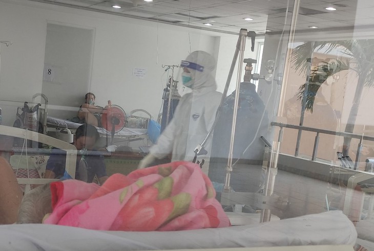 Xúc động y bác sĩ viết đơn xin tiếp tục ở lại bệnh viện dã chiến để điều trị bệnh nhân COVID-19 - Ảnh 2. Xúc động y bác sĩ viết đơn xin tiếp tục ở lại bệnh viện dã chiến để điều trị bệnh nhân COVID-19 - Ảnh 2.