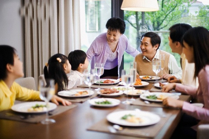 Lời khuyên hữu ích của bác sĩ dinh dưỡng giúp người cao tuổi sống vui, sống khỏe - Ảnh 1. Lời khuyên hữu ích của bác sĩ dinh dưỡng giúp người cao tuổi sống vui, sống khỏe - Ảnh 1.