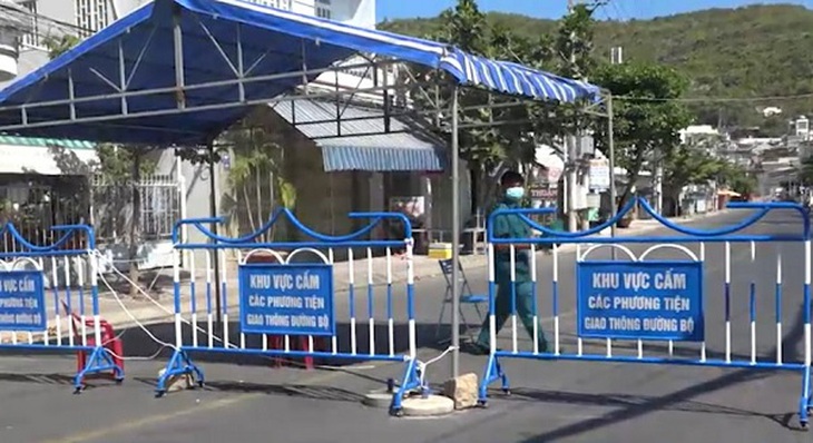 Nha Trang giảm 7 thôn tổ "vùng xanh", tăng 27 thôn tổ "vùng đỏ" trong 1 ngày - Ảnh 1.