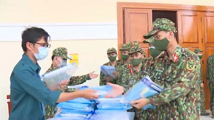 Quân đội hỗ trợ Nha Trang kiểm soát chặt các xã, phường có nhiều "vùng đỏ" - Ảnh 1.