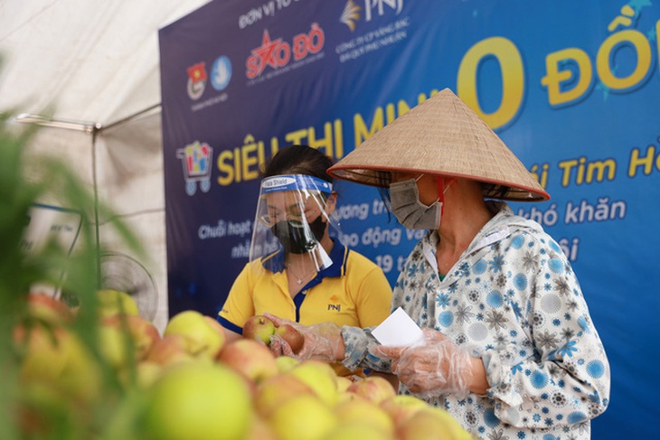 Chương trình "Siêu thị mini 0 đồng - Hà Nội Trái tim hồng" để hỗ trợ người nghèo, công nhân lao động