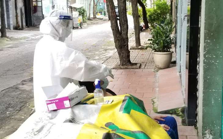 TP.HCM: Hơn 1,1 triệu người dân ở 'vùng đỏ' và 'vùng cam' được test nhanh SARS-CoV-2