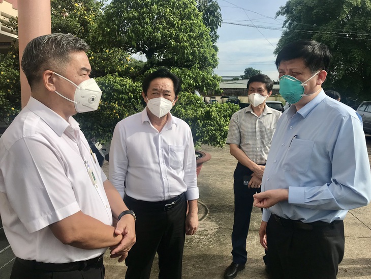 Bộ trưởng Bộ Y tế: Tăng cường hoạt động của các trạm y tế lưu động tại Bình Dương - Ảnh 1. Bộ trưởng Bộ Y tế: Tăng cường hoạt động của các trạm y tế lưu động tại Bình Dương - Ảnh 1.