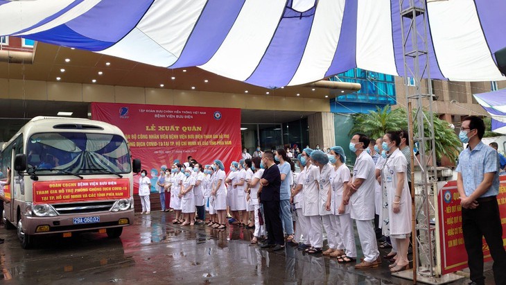 Vợ điều dưỡng, chồng bộ đội, gửi con nhỏ xung phong vào "tuyến lửa" chống dịch - Ảnh 3.