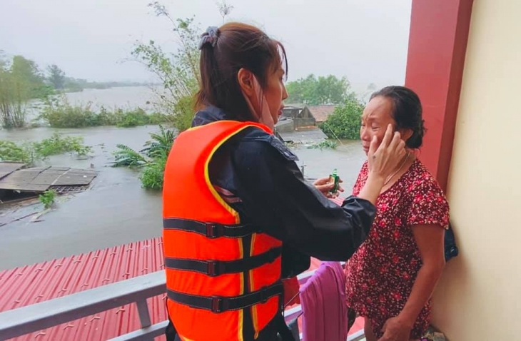 Vợ chồng Thủy Tiên nói gì khi bị réo tên ăn chặn tiền từ thiện? - Ảnh 2. Vợ chồng Thủy Tiên nói gì khi bị réo tên ăn chặn tiền từ thiện? - Ảnh 2.