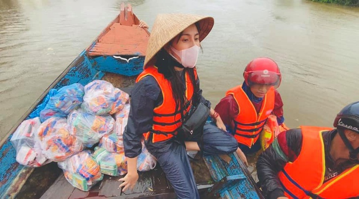 Vợ chồng Thủy Tiên nói gì khi bị réo tên ăn chặn tiền từ thiện? - Ảnh 8. Vợ chồng Thủy Tiên nói gì khi bị réo tên ăn chặn tiền từ thiện? - Ảnh 8.