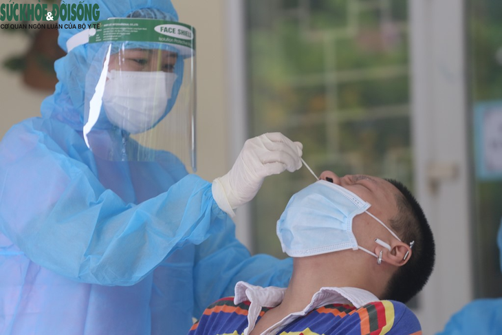 Hà Nội có kịch bản gì để xét nghiệm sàng lọc F0 trước khi hết giãn cách xã hội? - Ảnh 2. Hà Nội có kịch bản gì để xét nghiệm sàng lọc F0 trước khi hết giãn cách xã hội? - Ảnh 2.