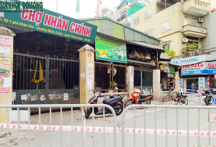 [Ảnh] Liên tục đưa F1 đi cách ly từ "ổ dịch" phức tạp nhất Hà Nội - Ảnh 13.