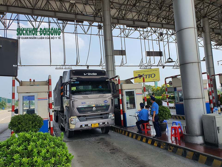 Tiêu cực cấp thẻ “luồng xanh”: Thay thế bằng phần mềm cấp mã QR code tự động 100% - Ảnh 1.