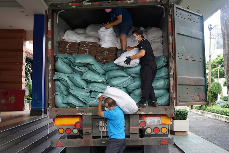 Gạo, tép khô, nước mắm…từ quê lúa Thái Bình và tâm dịch TP.HCM - Ảnh 2.