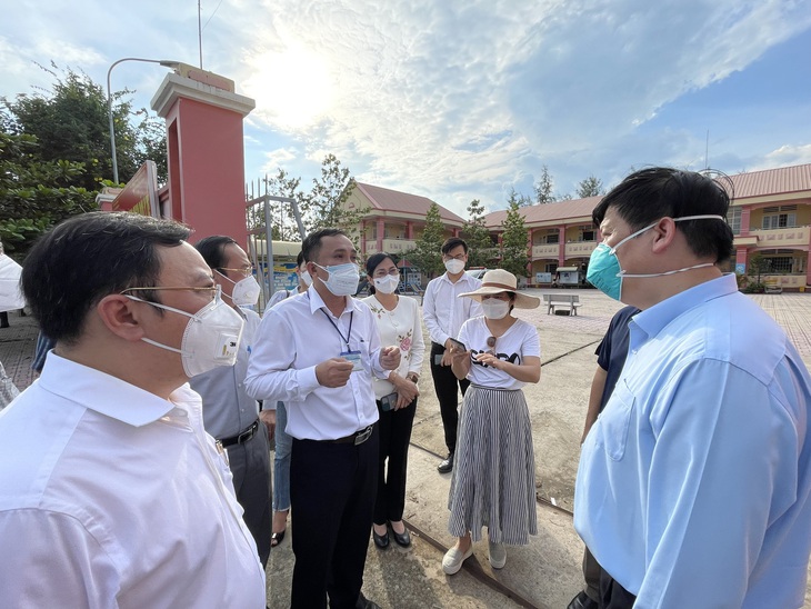 Bộ trưởng Bộ Y tế: Trọng tâm chống dịch của Đồng Nai hiện nay là khu công nghiệp, khu lưu trú công nhân - Ảnh 2.