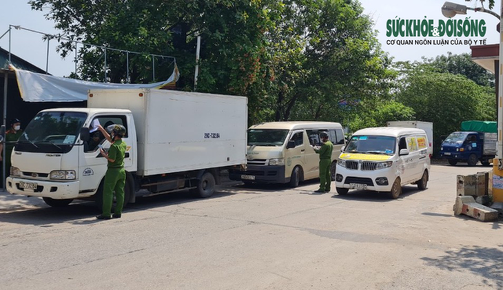 Tiêu cực cấp thẻ “luồng xanh”: Doanh nghiệp đăng ký 8 lần bị trả lại, nhờ dịch vụ “một phát ăn ngay” - Ảnh 1. Tiêu cực cấp thẻ “luồng xanh”: Doanh nghiệp đăng ký 8 lần bị trả lại, nhờ dịch vụ “một phát ăn ngay” - Ảnh 1.