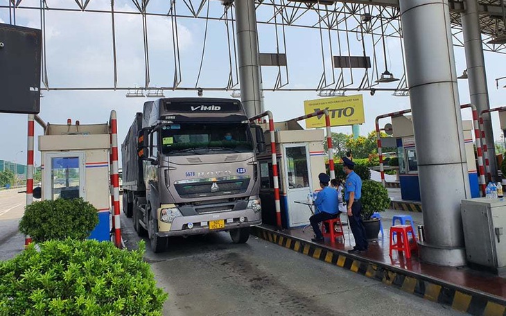 Tiêu cực cấp thẻ “luồng xanh”: Thay thế bằng phần mềm cấp mã QR code tự động 100%