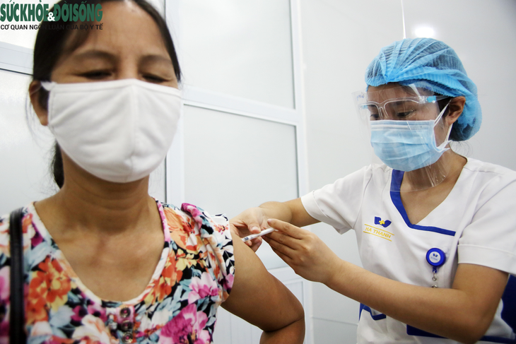 Hà Nội nghiêm cấp việc thu tiền, nhận "bồi dưỡng" khi tiêm vaccine COVID-19 - Ảnh 2.