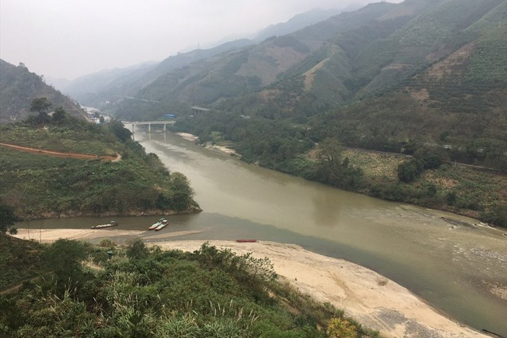 ‘Đêm ngã ba sông’ dứt khoát phải ‘ngồi’ - Ảnh 4. ‘Đêm ngã ba sông’ dứt khoát phải ‘ngồi’ - Ảnh 4.