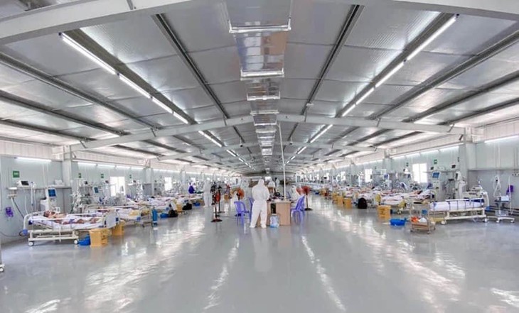Dốc sức điều trị cho bệnh nhân COVID-19 nặng tại BV Dã chiến số 13 - Ảnh 2.