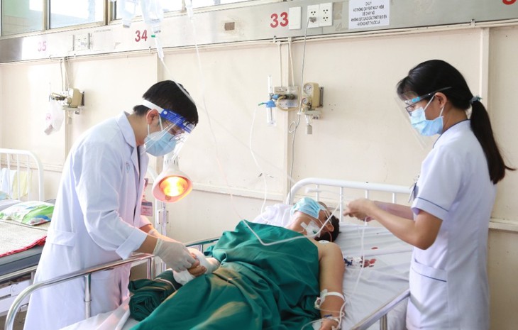 Giữa dịch bệnh phức tạp, người đàn ông được nối liền bàn tay thành công - Ảnh 2.