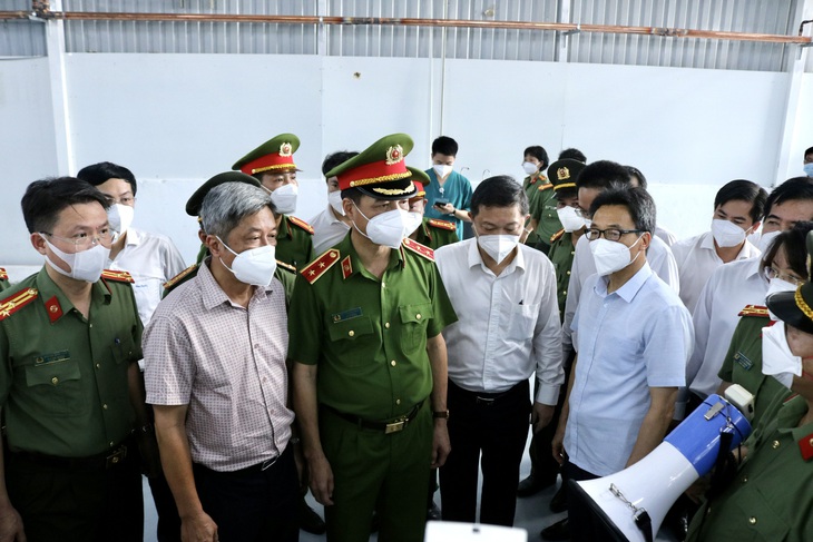 Phó thủ tướng Vũ Đức Đam: “Thêm một bệnh viện là thêm niềm hy vọng, thêm niềm tin giữ lại rất nhiều cuộc sống…” - Ảnh 3. Phó thủ tướng Vũ Đức Đam: “Thêm một bệnh viện là thêm niềm hy vọng, thêm niềm tin giữ lại rất nhiều cuộc sống…” - Ảnh 3.