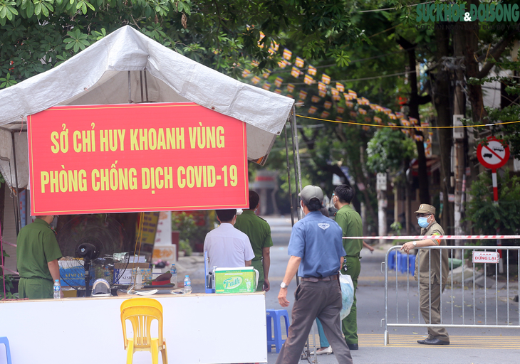 Hà Nội: Hình ảnh mới nhất về "điểm nóng COVID-19" tại phường Giáp Bát - Ảnh 2. Hà Nội: Hình ảnh mới nhất về "điểm nóng COVID-19" tại phường Giáp Bát - Ảnh 2.