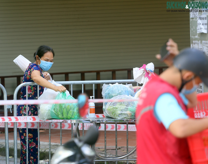Hà Nội: Hình ảnh mới nhất về "điểm nóng COVID-19" tại phường Giáp Bát - Ảnh 11. Hà Nội: Hình ảnh mới nhất về "điểm nóng COVID-19" tại phường Giáp Bát - Ảnh 11.