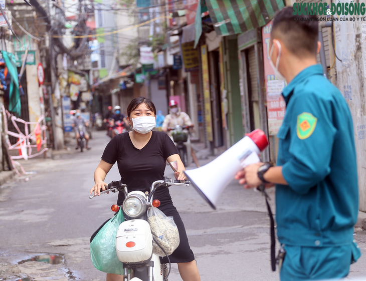 Hà Nội: Hình ảnh mới nhất về "điểm nóng COVID-19" tại phường Giáp Bát - Ảnh 14. Hà Nội: Hình ảnh mới nhất về "điểm nóng COVID-19" tại phường Giáp Bát - Ảnh 14.