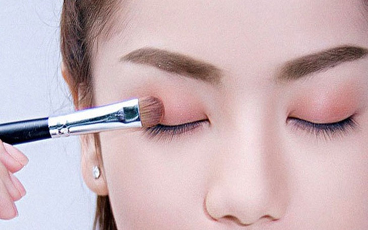 5 bước trang điểm mắt đẹp chuẩn sao Hàn