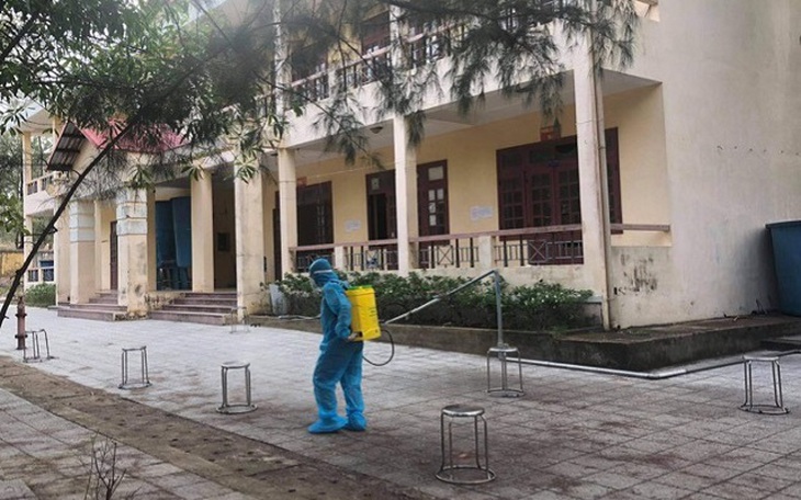 Phòng dịch lây lan ra cộng đồng, một xã ven biển ở Huế vận động người dân kéo dài thời gian cách ly - Ảnh 2. Phòng dịch lây lan ra cộng đồng, một xã ven biển ở Huế vận động người dân kéo dài thời gian cách ly - Ảnh 2.