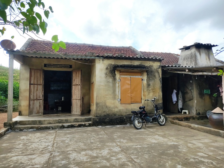 Nữ sinh nghèo có nguy cơ bỏ dở ước mơ vào giảng đường - Ảnh 2.