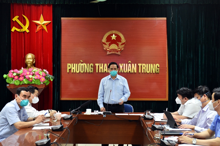 Thủ tướng kiểm tra đột xuất điểm dịch COVID-19 "nóng nhất" Hà Nội - Ảnh 7.