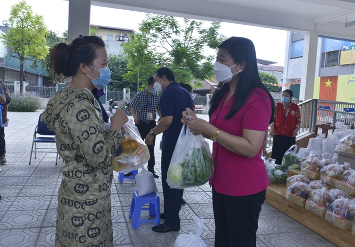 Các tổ chức chính trị - xã hội "chung lưng đấu cật" cùng Chính phủ đẩy lùi dịch COVID-19 - Ảnh 5. Các tổ chức chính trị - xã hội "chung lưng đấu cật" cùng Chính phủ đẩy lùi dịch COVID-19 - Ảnh 5.