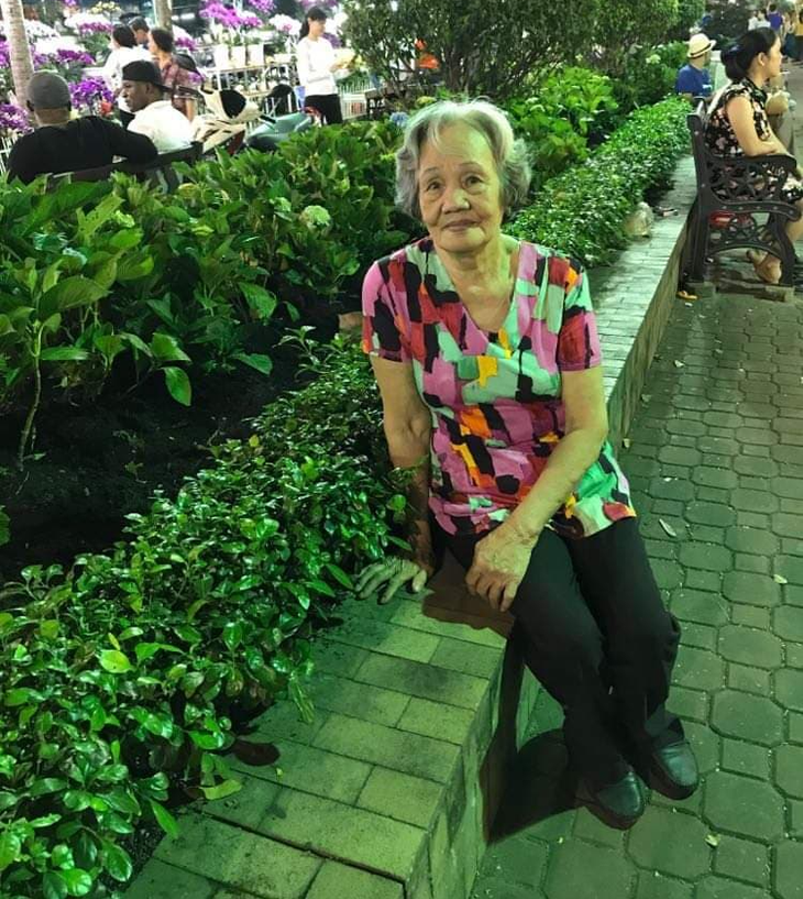 Được xuất viện, người phụ nữ xin ở lại làm tình nguyện viên chăm sóc các cụ già mắc COVID-19 nặng - Ảnh 4. Được xuất viện, người phụ nữ xin ở lại làm tình nguyện viên chăm sóc các cụ già mắc COVID-19 nặng - Ảnh 4.