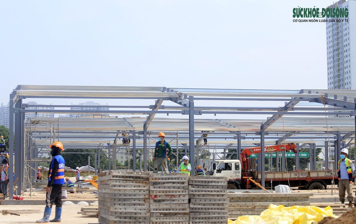 Hà Nội: Sau 10 ngày thi công "thần tốc", Bệnh viện dã chiến tại Hoàng Mai ra sao? - Ảnh 4.