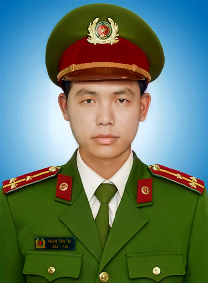 Đề nghị truy tặng Huân chương Chiến công hạng Nhì cho Thượng úy hy sinh khi đang chống dịch COVID-19 - Ảnh 1. Đề nghị truy tặng Huân chương Chiến công hạng Nhì cho Thượng úy hy sinh khi đang chống dịch COVID-19 - Ảnh 1.