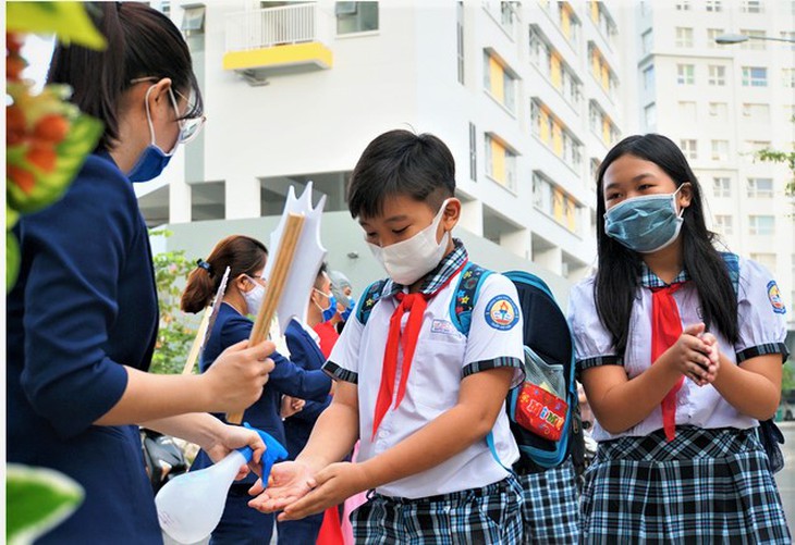 Năm học 2021-2022: Học sinh tựu trường sớm nhất ngày 1/9 - Ảnh 1.