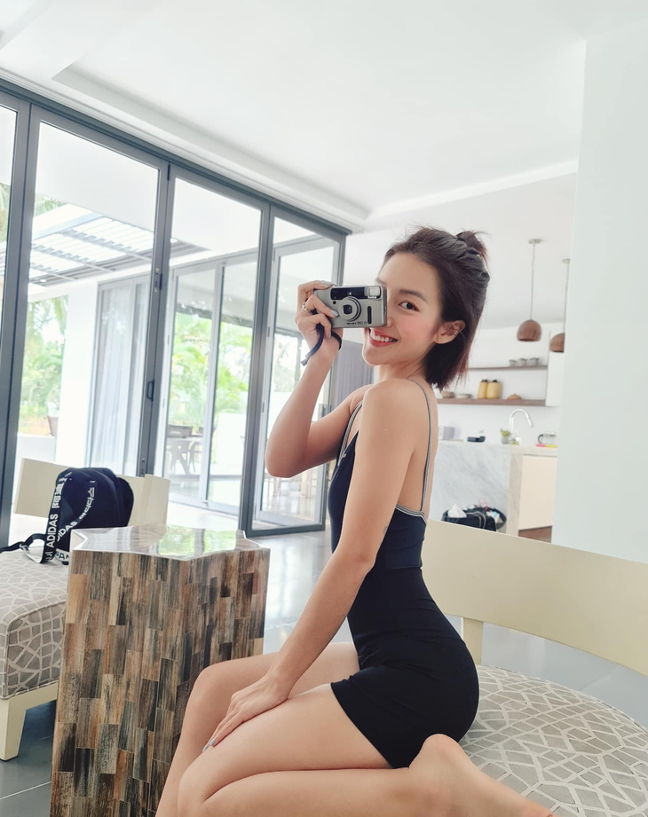 Diễn viên Khả Ngân phim '11 tháng 5 ngày': Hotgirl boxing lấn sân điện ảnh cũng đổ bệnh - Ảnh 2. Diễn viên Khả Ngân phim '11 tháng 5 ngày': Hotgirl boxing lấn sân điện ảnh cũng đổ bệnh - Ảnh 2.