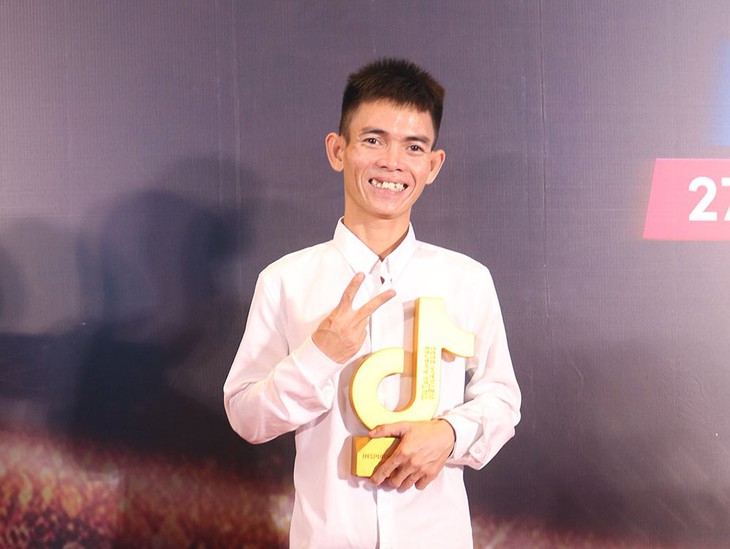 Sô Y Tiết ‘bài hát đếm số’: Chàng trai chăn bò có tuổi thơ dữ dội đến vinh quang - Ảnh 7. Sô Y Tiết ‘bài hát đếm số’: Chàng trai chăn bò có tuổi thơ dữ dội đến vinh quang - Ảnh 7.