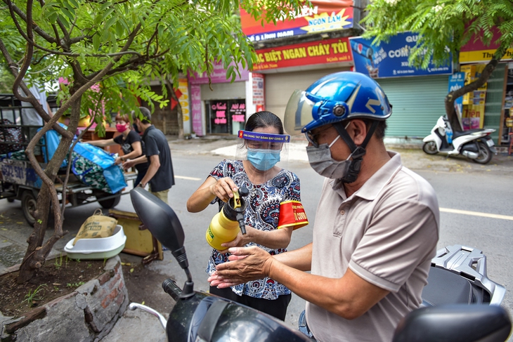 Gần 400 chốt “vùng xanh” ngăn dịch ở Hoàng Mai - Ảnh 3.